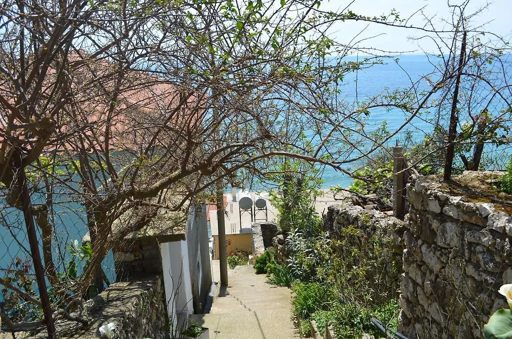 Bujar Apartments Qëparo